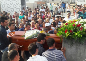 Corpo do ex-prefeito Doutor Toninho é sepultado em Valente