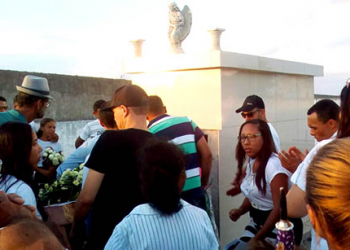 Corpo do professor Jeovan Bandeira é sepultado em distrito de Santaluz