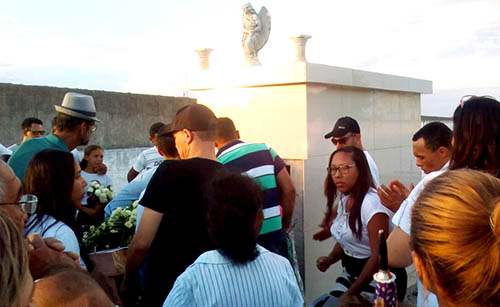 Corpo do professor Jeovan Bandeira é sepultado em distrito de Santaluz