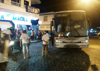 Homem morre atropelado por ônibus no centro de Retirolândia