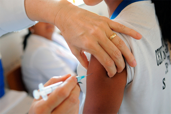 Ministério estuda vacinar todas as crianças do País contra febre amarela