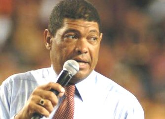 Após ataque, Valdemiro pede R$ 8 milhões a fiéis para bancar um mês de TV