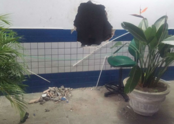 Homens armados amarram vigilante e arrombam caixas eletrônicos na Bahia