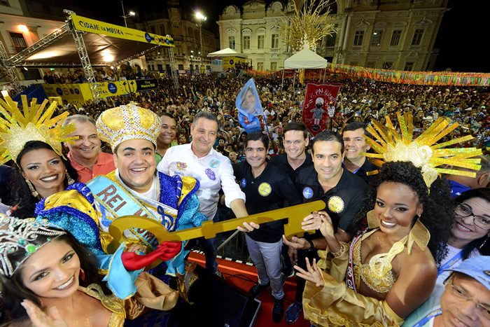 Após três dias de festa, Carnaval é aberto oficialmente em Salvador