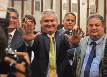 Depois de dez anos Marcelo Nilo deixa a presidência e Ângelo Coronel assume o comando do poder legislativo da Bahia