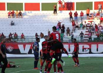 Vitória vence o Bahia de Feira e mantém 100% de aproveitamento; Bahia da capital sofre o primeiro gol na temporada