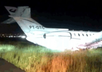 Avião com Aécio Neves faz pouso de emergência em SP