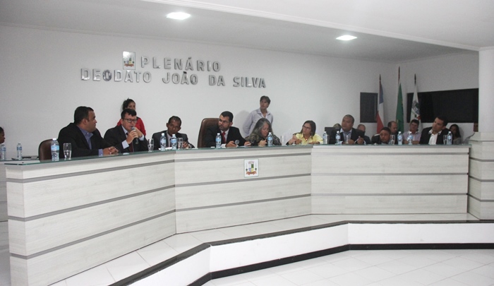 Com a presença do prefeito e do vice, trabalho do legislativo é aberto em Retirolândia