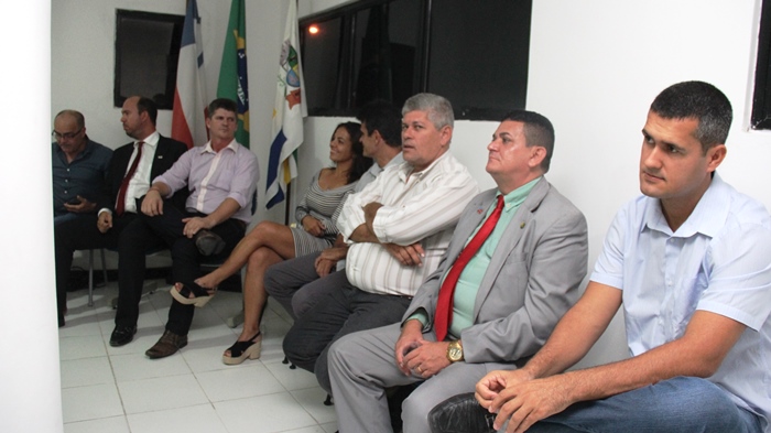 Com a presença do prefeito e do vice, trabalho do legislativo é aberto em Retirolândia