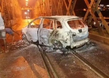Cachoeira: Grupo explode agências e incendeia veículo em ponte e na BR-101