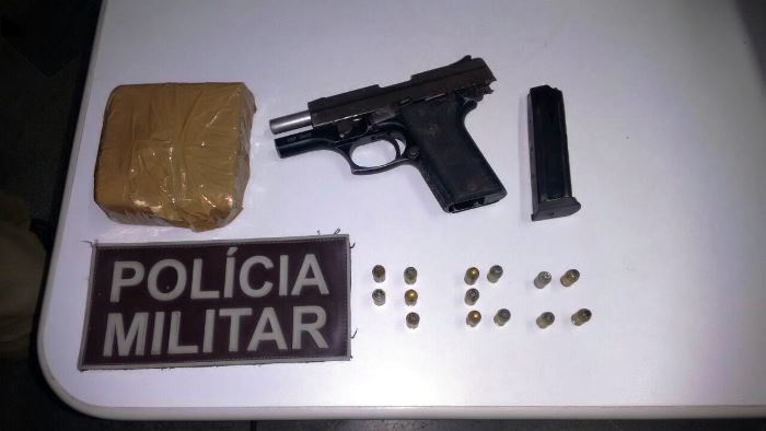 Coité – Policia Militar apresenta cinco pessoas na Delegacia e uma grande quantidade de drogas e arma (atualizada)