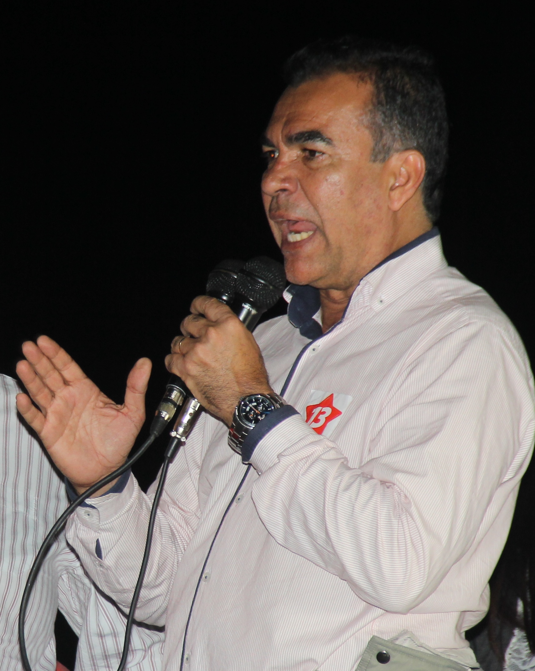 Coité: Vertinho diz na rádio que governo de Assis é ilegítimo e prefeito rebate acusações nas redes sociais; ‘perdedor irresponsável’
