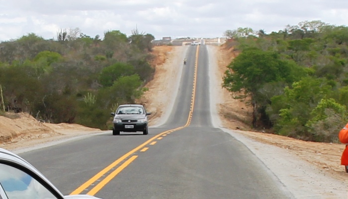 Secretário garante que vai licitar até março, cerca de 190 km de estrada do Território do Sisal