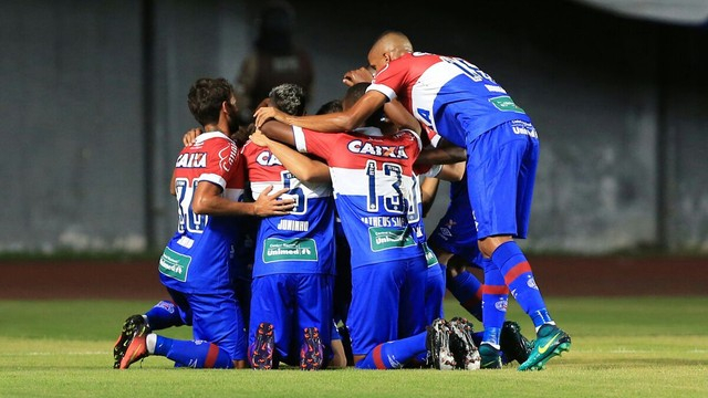 Bahia vence xará de Feira de Santana por 6 a 0 e assume liderança do Baianão