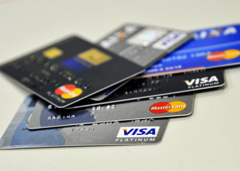 Taxa de juros do rotativo do cartão de crédito bate novo recorde