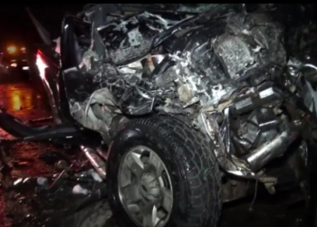 Duas mulheres morrem em acidente entre carro e carreta na BR-324