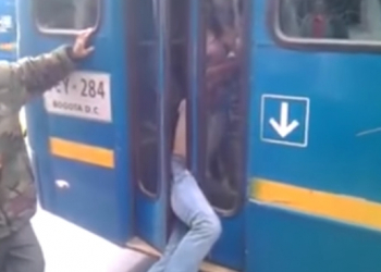 Motorista prende ladrão em porta de ônibus e dirige até delegacia; veja vídeo