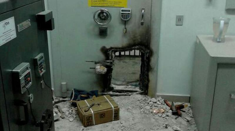 No silêncio da madrugada bandidos arrombam cofre do Banco do Brasil de Valente