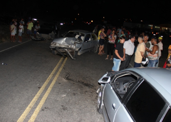 Salgadália – Idoso é transferido depois de bater carro de frente na BA 411; ao todo quatro veículos se envolveram