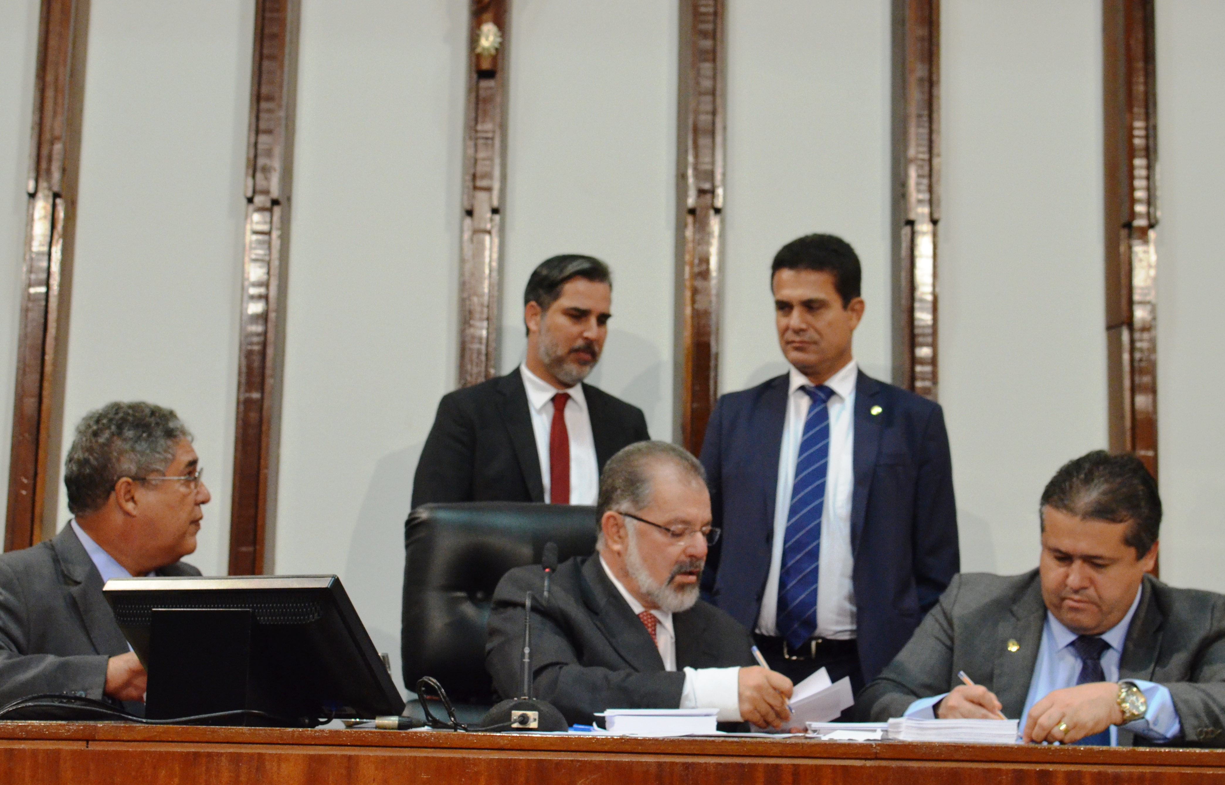 Depois de dez anos Marcelo Nilo deixa a presidência e Ângelo Coronel assume o comando do poder legislativo da Bahia