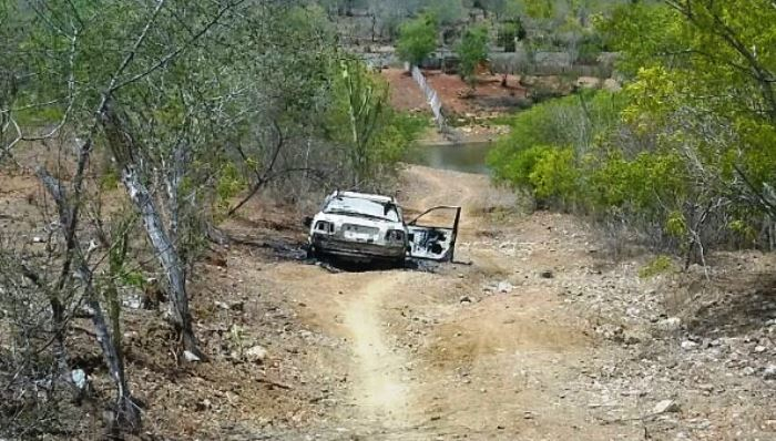 Veículo com placa do Rio de Janeiro é encontrado queimado na zona rural de Coité