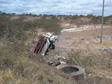 Valente: caminhoneiro fica ferido em acidente na BA 120; segundo ele, este foi o 20º que sofreu