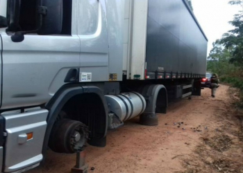 Grupo rende motorista e rouba 17 pneus de caminhão na BR-101, na BA