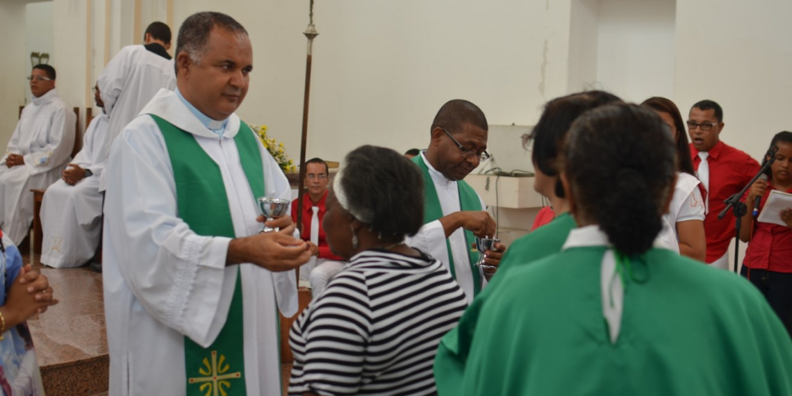 Paróquias de Ichu e Santa Bárbara têm novos padres