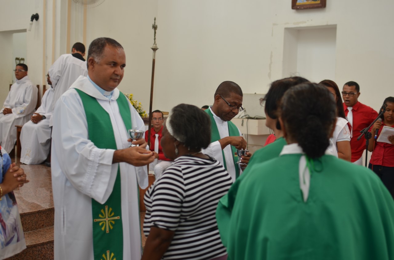 Paróquias de Ichu e Santa Bárbara têm novos padres