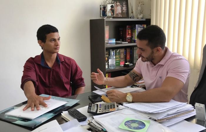 Coité – Pai luta para tratar da filha que está com tumor na cabeça e acusa hospital de negar tratamento