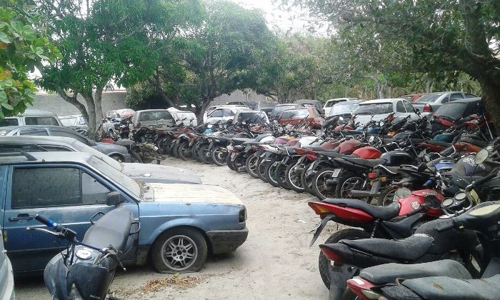 DETRAN irá leiloar veículos e sucatas em Coité e Serrinha, dias 20 e 21 deste mês