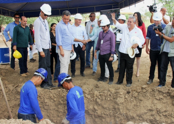 Queimadas – Rui Costa supervisiona sistema de abastecimento d’água e assina ordem de serviço para recuperação de trecho da BA 120