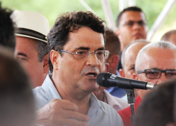 Queimadas – Rui Costa supervisiona sistema de abastecimento d’água e assina ordem de serviço para recuperação de trecho da BA 120