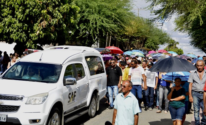 Quijingue: familiares e amigos dão adeus a Doutor Juninho