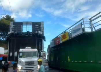 Motorista de trio é eletrocutado após veículo tocar rede elétrica na Barra