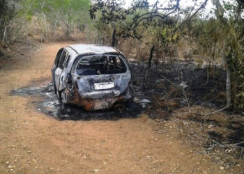 Mais um veículo é encontrado queimado na zona rural de Conceição do Coité