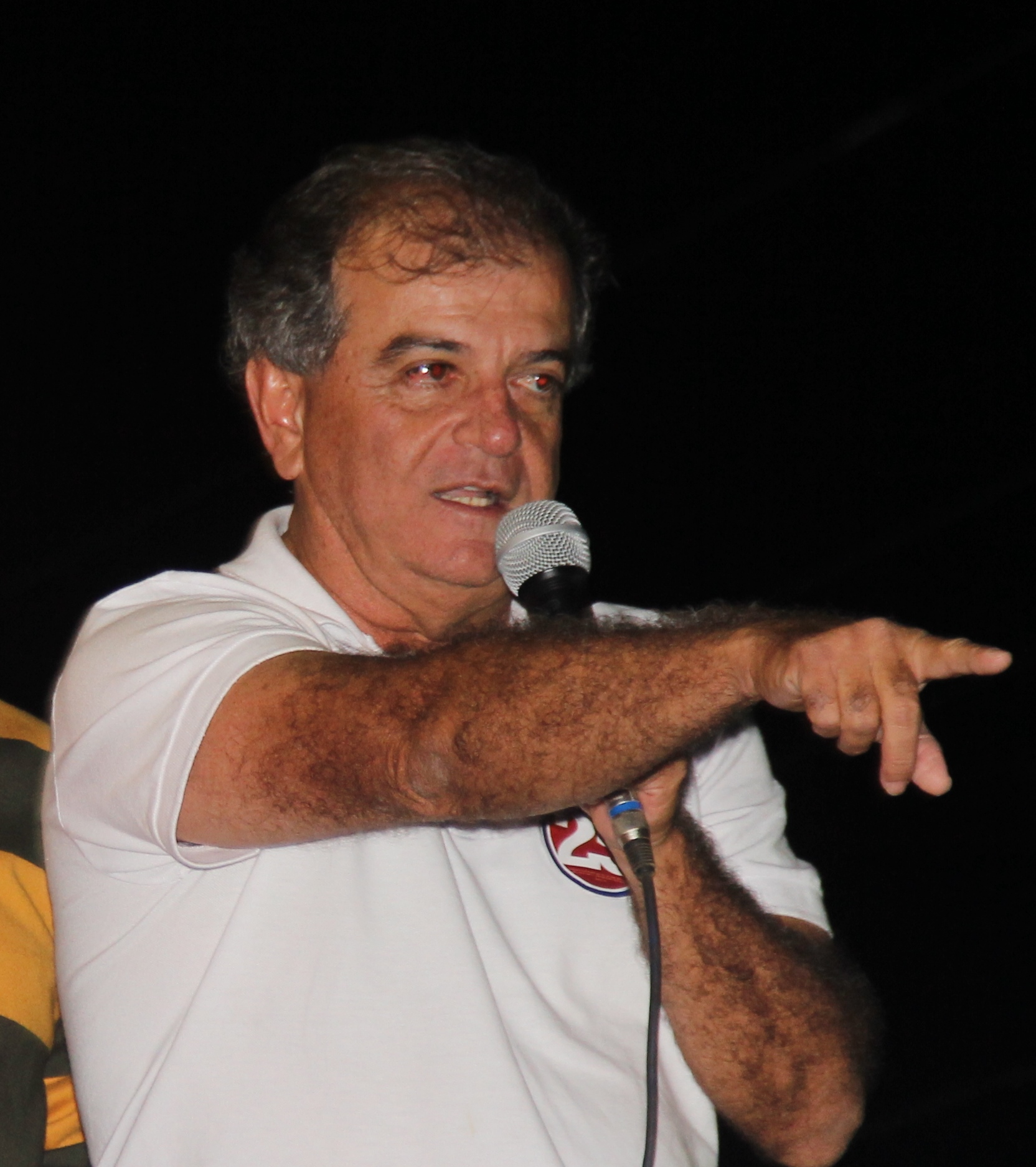 Coité: Vertinho diz na rádio que governo de Assis é ilegítimo e prefeito rebate acusações nas redes sociais; ‘perdedor irresponsável’