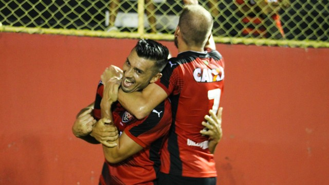 Com direito a gol olímpico, Vitória faz 6 a 1 no Fla de Guanambi e volta a liderança do Baianão