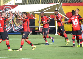 Vitória aproveita falhas do América-RN e assume liderança do Grupo E