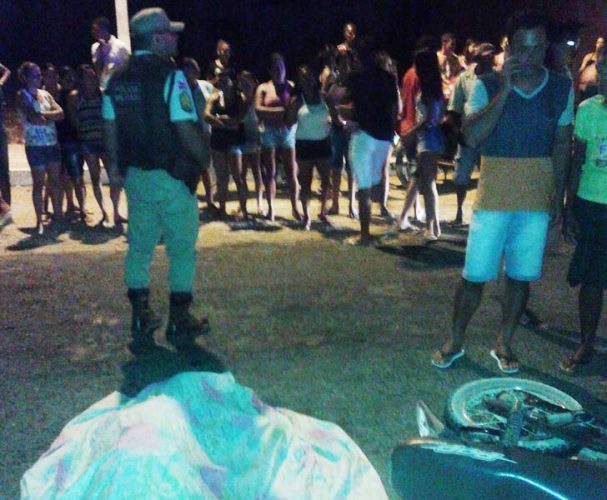 Homem morre e dois ficam feridos em acidente envolvendo três motos