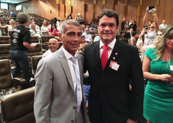 A convite de Romário, deputado Angelo Almeida representa a AL-BA em seminário sobre Síndrome de Down