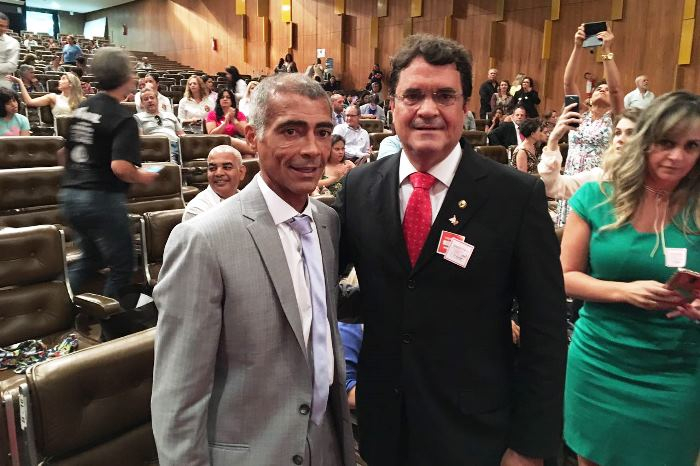 A convite de Romário, deputado Angelo Almeida representa a AL-BA em seminário sobre Síndrome de Down