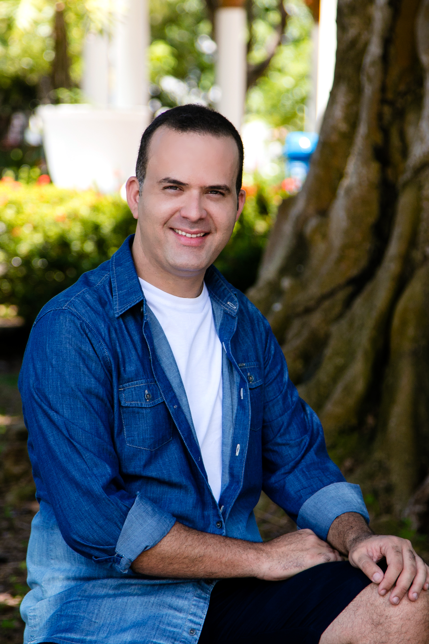 Jornalista serrinhense apresentador da Rede Bahia lança livro sobre o sertão nordestino