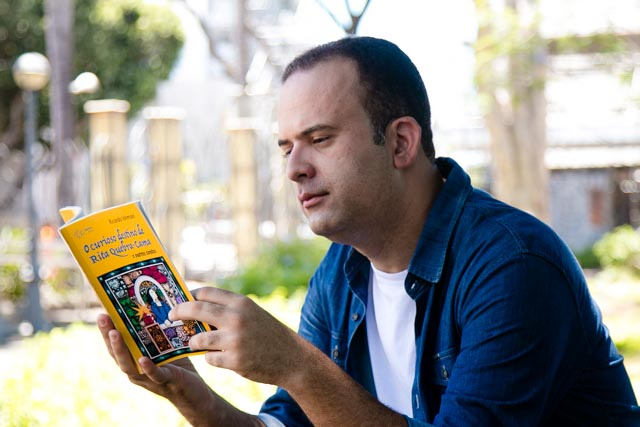 Jornalista serrinhense apresentador da Rede Bahia lança livro sobre o sertão nordestino