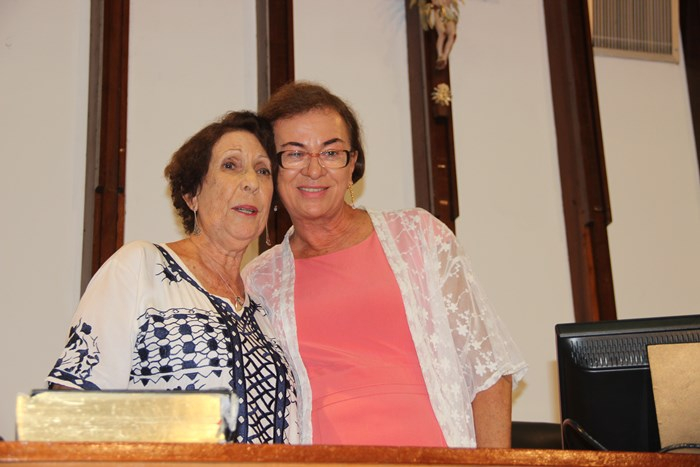 Neusa Cadore concede título de cidadania para ativista social Eliana Rolemberg