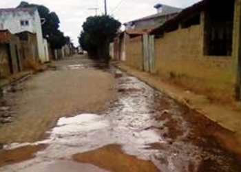 Várzea da Roça: morador denuncia desperdicio de água e acusa Embasa de negligente