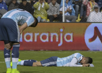 Jogando sem Messi, Argentina perde para Bolívia e se complica