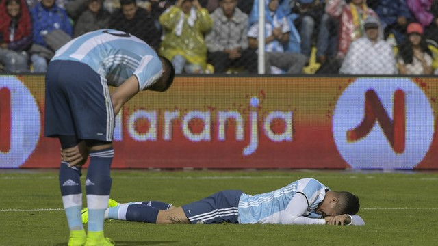 Jogando sem Messi, Argentina perde para Bolívia e se complica