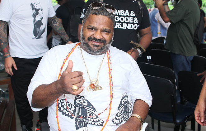 Arlindo Cruz acorda do coma na UTI, revela filho do cantor