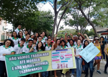 Protesto contra Temer reúne milhares de pessoas em Serrinha